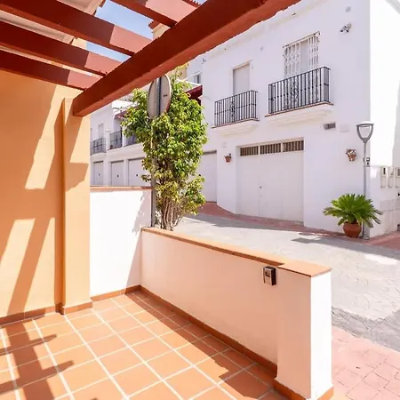 Holiday home 3 Bedrooms In Townhouse Near Burriana
